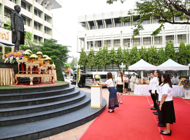 กลุ่มตรวจสอบภายในร่วมวางพานพุ่มในพิธีถวายสักการะพระราชวรวงศ์เธอ กรมหมื่นพิทยาลงกรณ์ พระบิดาแห่งการสหกรณ์ไทย ในงานวันสหกรณ์แห่งชาติ ประจำปี 2569 ... พารามิเตอร์รูปภาพ 1